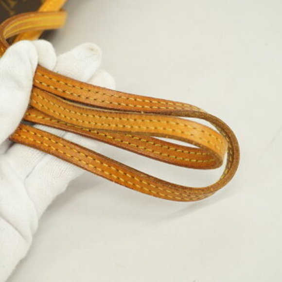 Louis Vuitton Monogram Neverfull MM Tote Bag - Picture 12 of 14